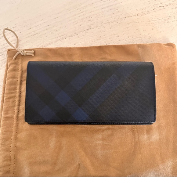 Authentic BURBERRY Black Leather Wallet - Picture 2 of 12